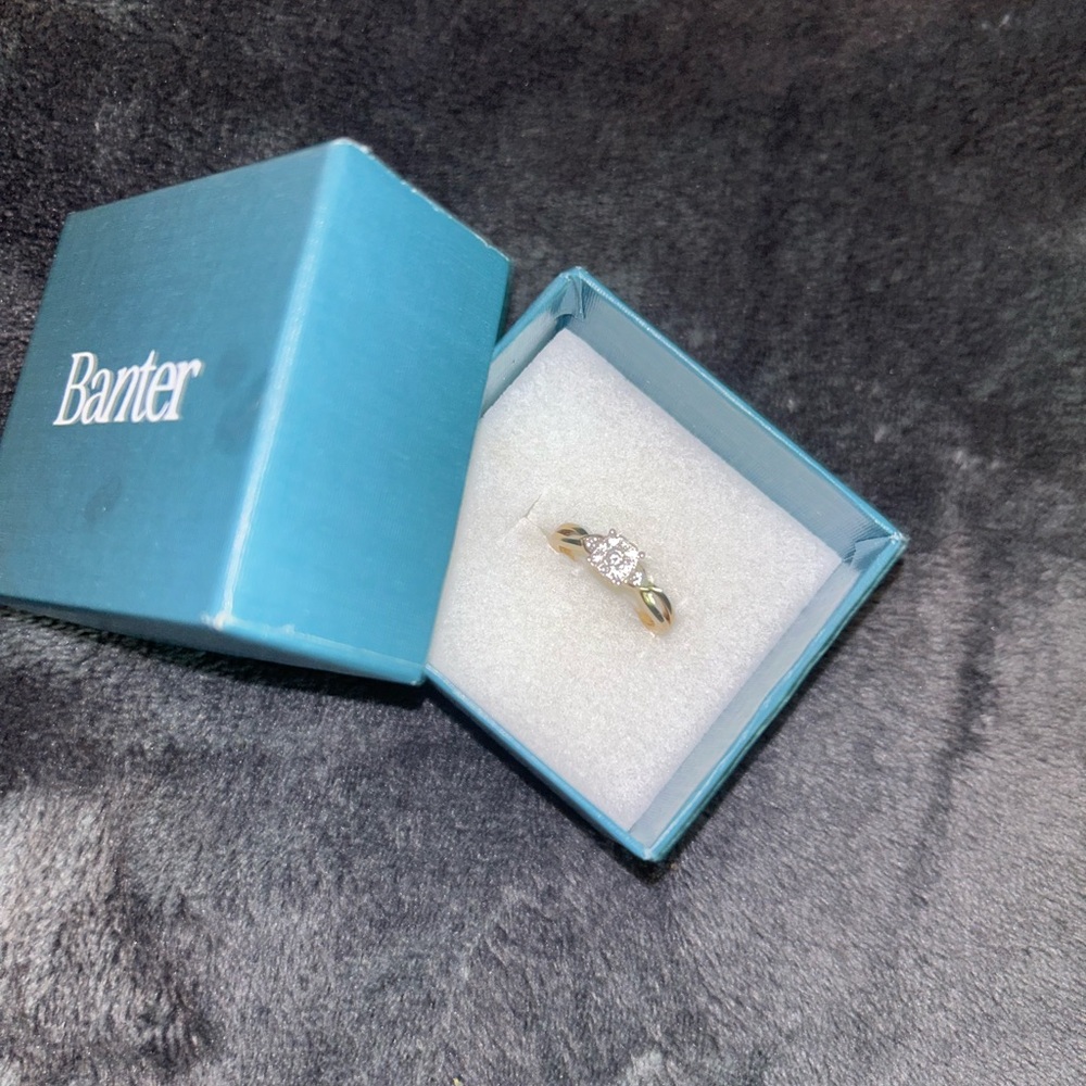 14K Gold Plated 1/4 CT.Lab-Grown Diamond Ring
Never worn, too small.
Size 7